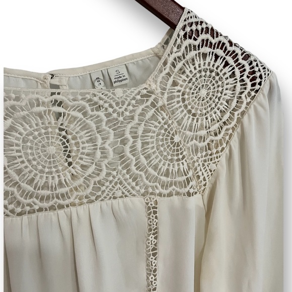 Eat. 1946 Small Crochet Boho Silky Top - Picture 3 of 6